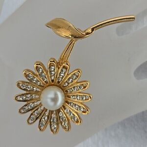 Gold Tone & Rhinestone Flower Brooch